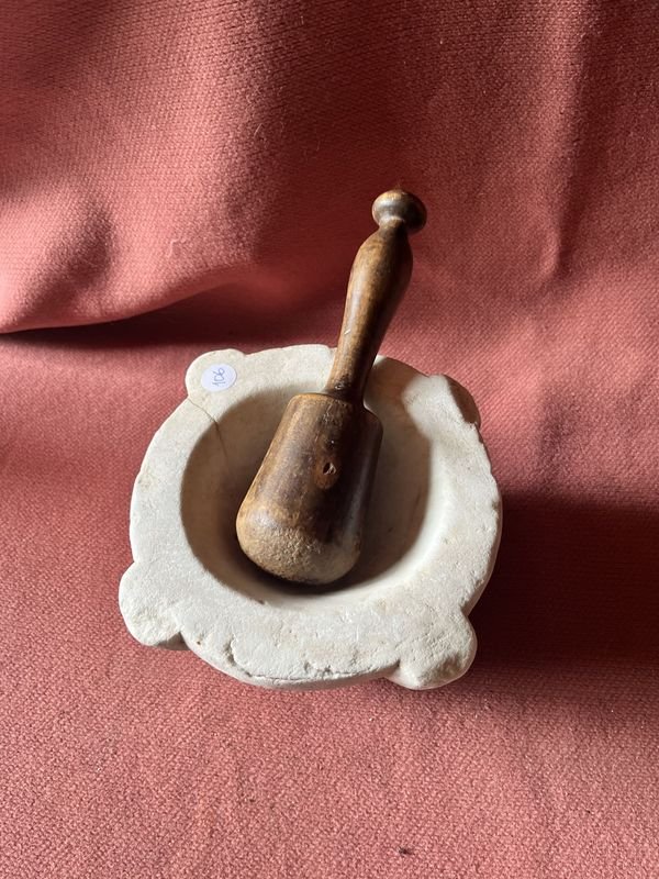 Antiguo mortero de marmol con mano de madera - imagen 3