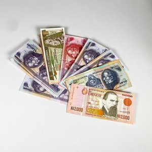 Lote de Billetes Varios: Uruguay y Guatemala - imagen 1