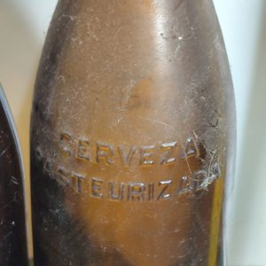 Dos Botellas de Vidrio Marrón "Salus" Uruguay - imagen 6