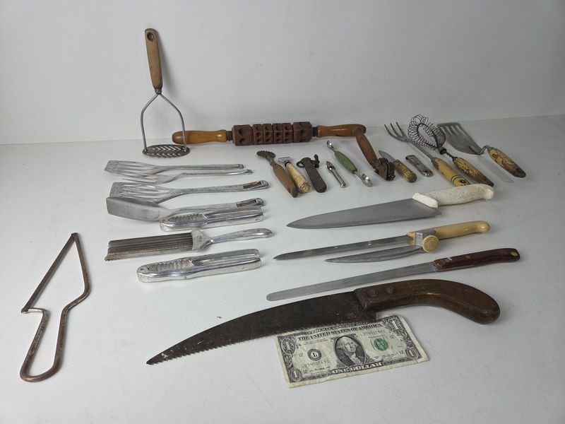 Lote siguiente: Colección de herramientas y utensilios antiguos y de alta calidad