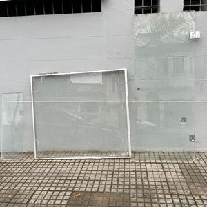 Puerta de Vidrio y Mampara de Aluminio - imagen 1