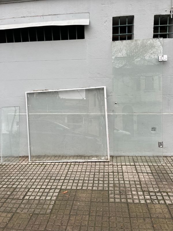 Puerta de Vidrio y Mampara de Aluminio