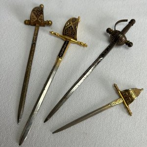Dos Abrecartas Estilo Español con Detalles Dorados - imagen 3