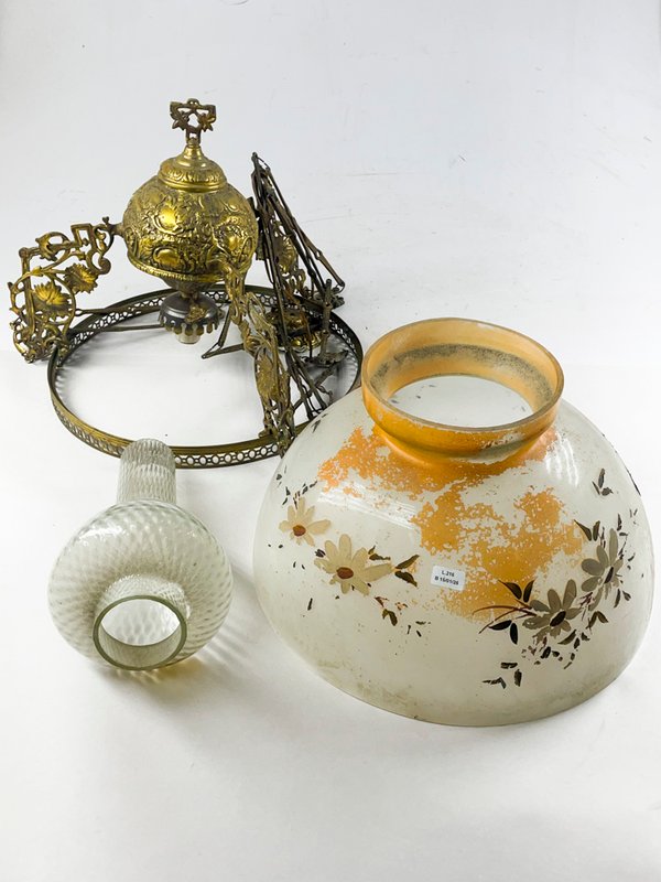 Lote anterior: Colgante en bronce con pantalla floral y tubo hialino