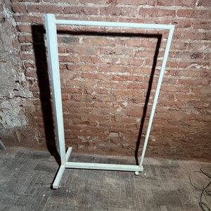 Perchero Estructura de Hierro con Ruedas - imagen 2