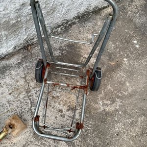 Lote de Mangueras, Carro de Compras, Matera de Madera y Más - imagen 6