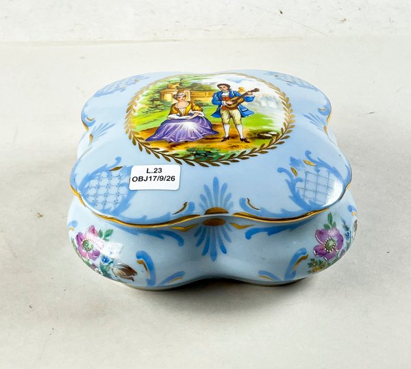 Alhajero de Porcelana Limoges con Escena Romántica - imagen 1