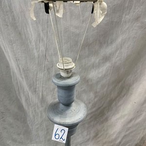 Lámpara de Pie Metálica Antigua (Sin Pantalla) - imagen 2