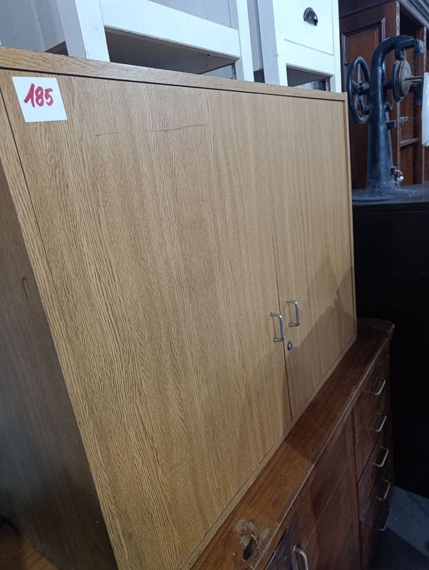 Mueble de Oficina con Dos Puertas