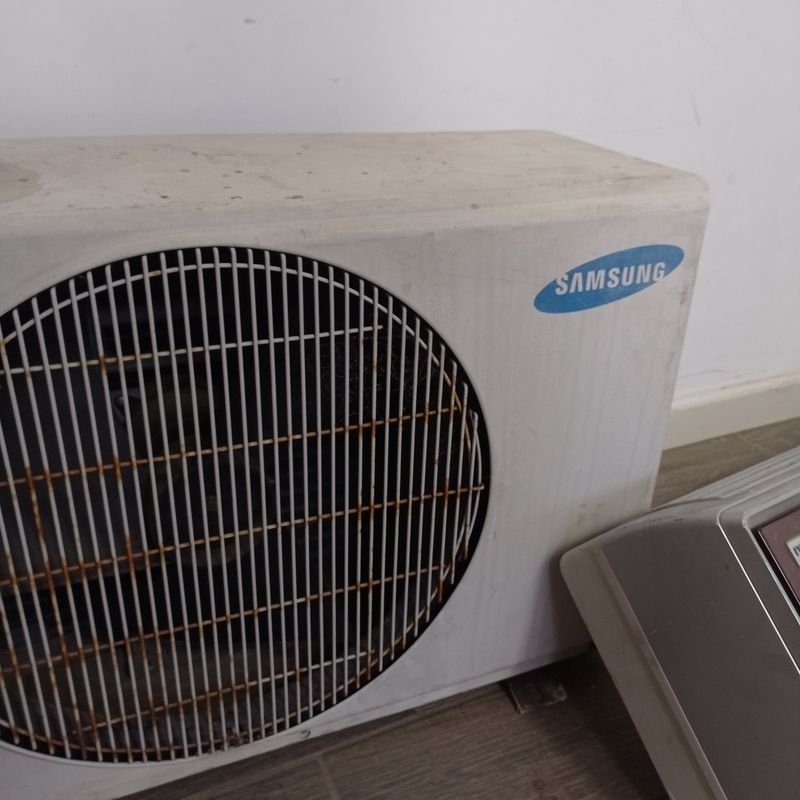 Aire acondicionado marca Samsung en excelente estado - imagen 2