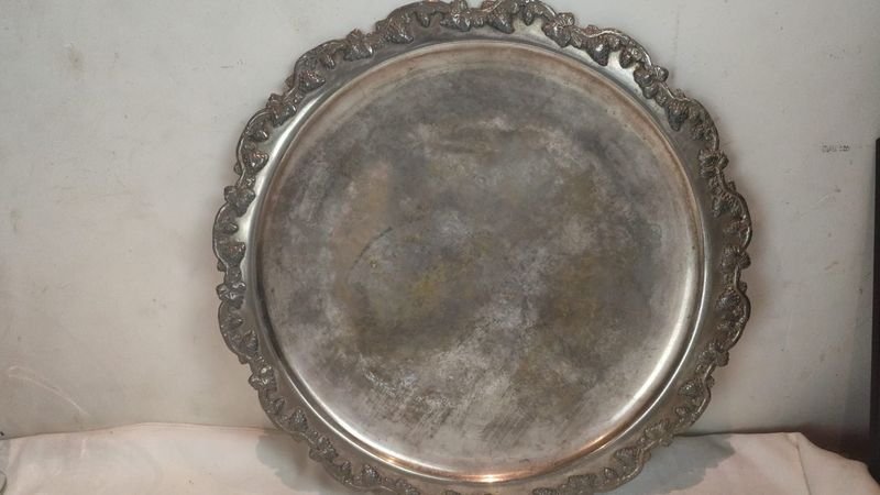 Bandeja redonda en metal plateado para decoración - imagen 4