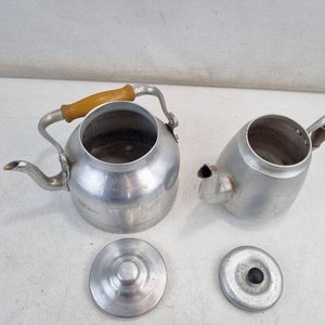 Par de Cafeteras de Aluminio Vintage con Detalles - imagen 4