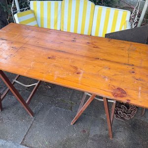 Mesa Plegable de Madera Rústica con Caballetes - imagen 2