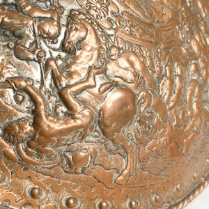 Colgante Circular de Cobre Repujado con Caballeros a Caballo - 37 cm - imagen 3