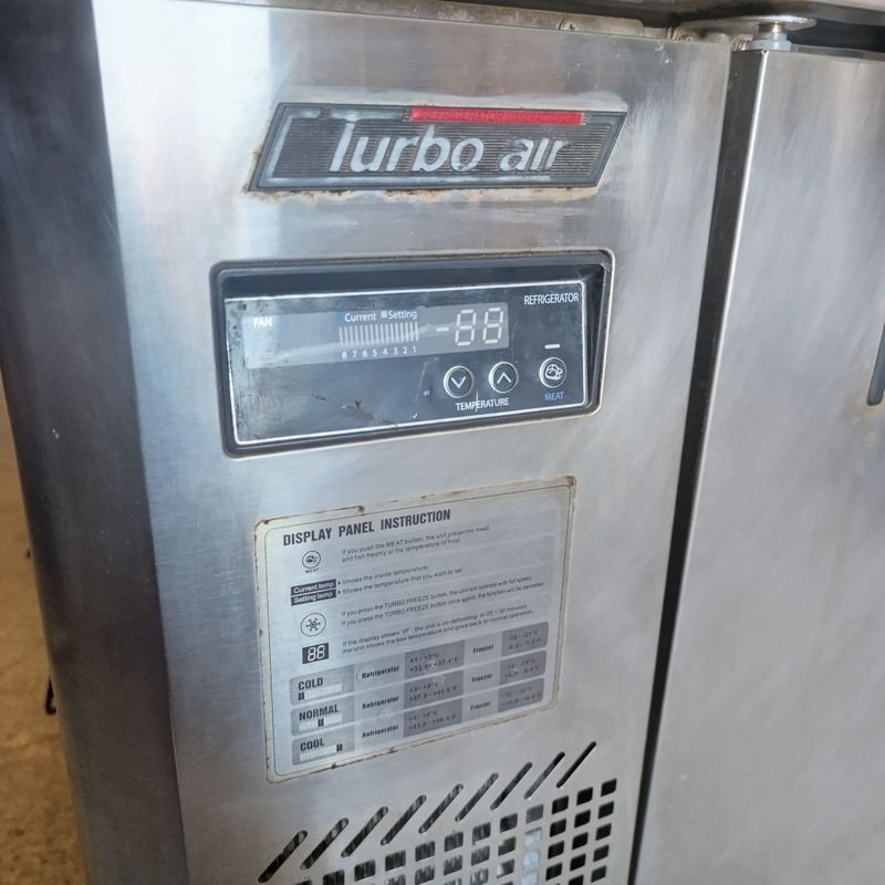 Refrigerador Profesional Turbo Air CON SOBRE ESTRUCTURA DE SERVICIO - imagen 9