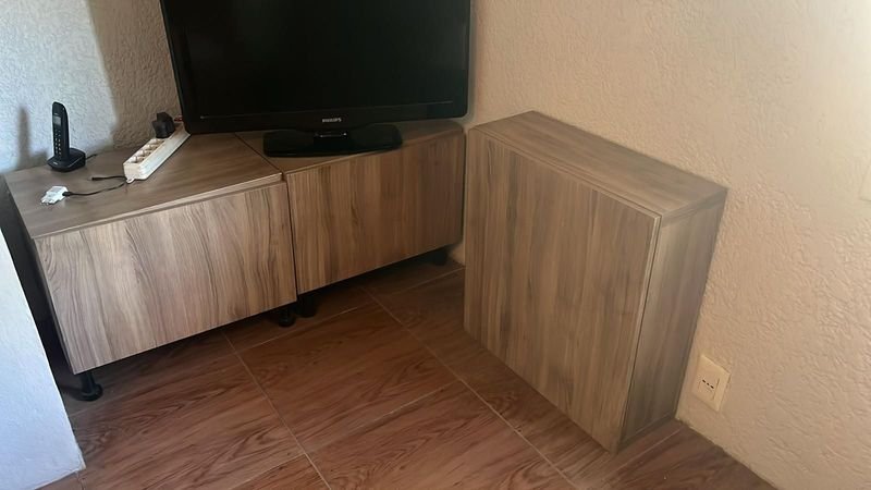 Mueble para TV de tres piezas en excelente condición - imagen 2