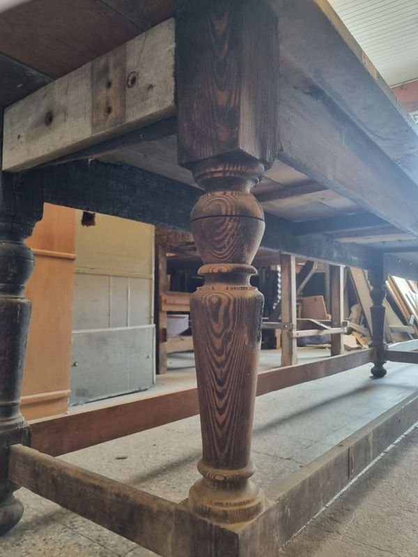 Mesa de trabajo antigua con patas torneadas en pinotea - imagen 6
