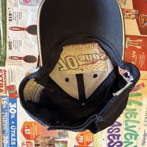 Lote de 7 Gorras con Temáticas Variadas: Turismo, Marcas y Uruguay - imagen 10