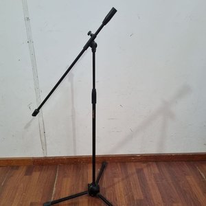 Lote siguiente: Soporte de Micrófono Proel "Made in Italy" con Boom Regulable y Patas Retráctiles