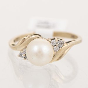 Anillo de Oro con Perla y Circonias - imagen 1