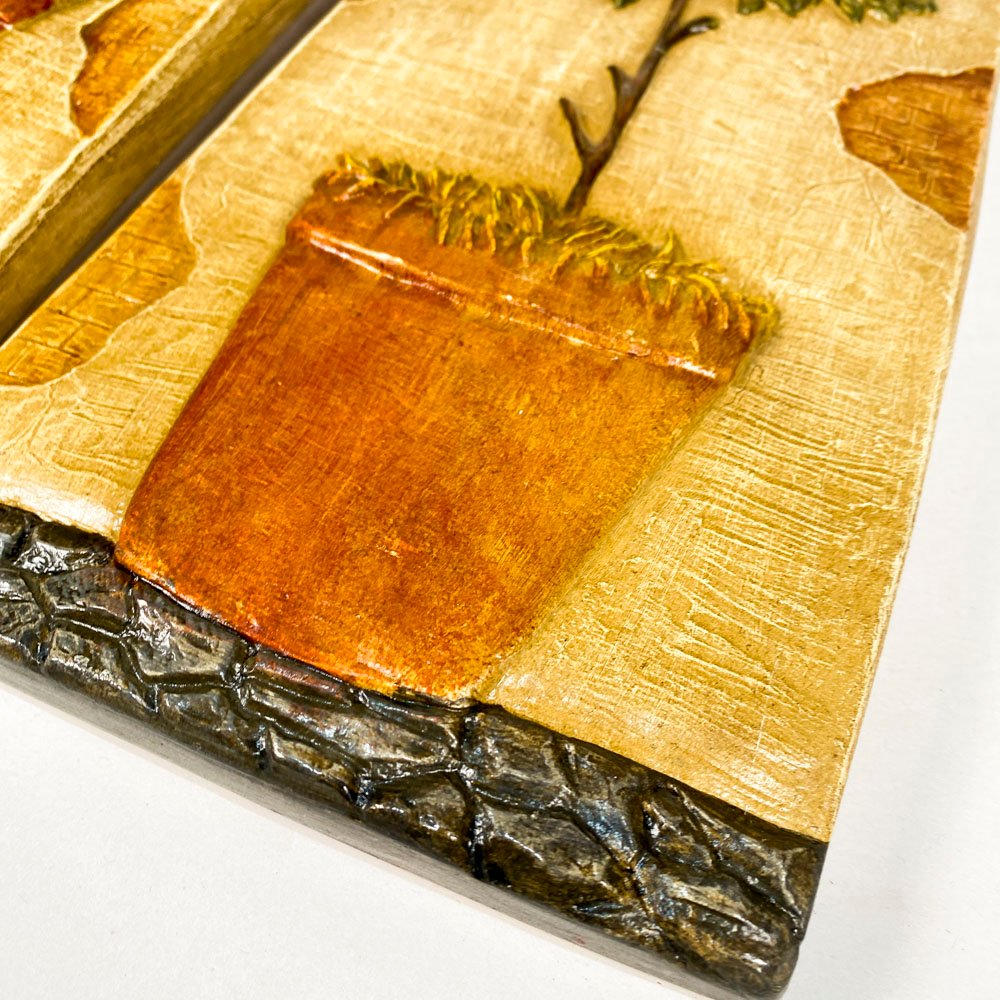 Dos cuadros decorativos en yeso con motivos florales - imagen 2