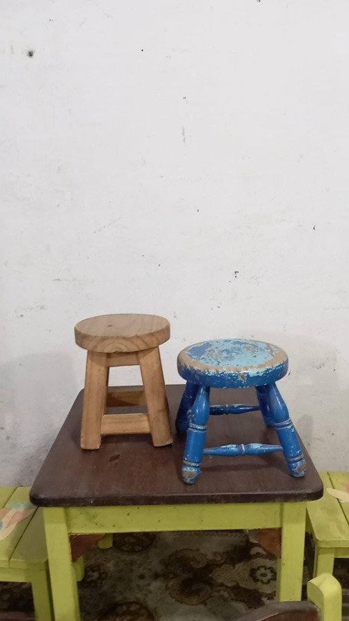 Juego de mesa y sillas infantiles de madera - imagen 5
