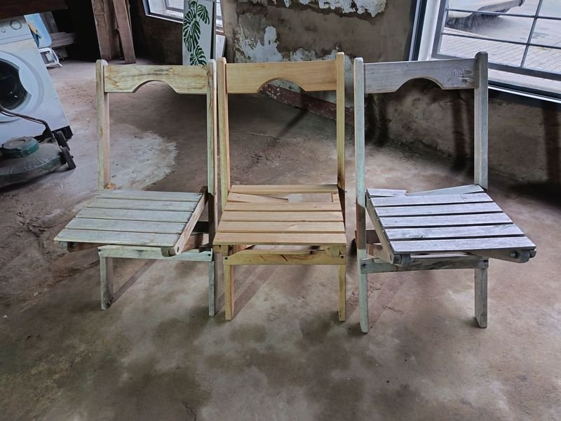 Lote de 3 Sillas Plegables de Madera con Detalles