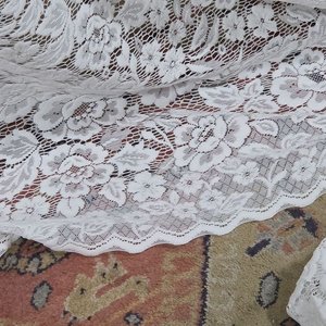 Par de Cortinas de Encaje Blanco con Motivos Florales - imagen 8