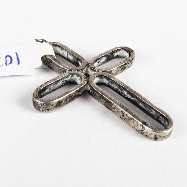 Cruz de plata - Peso: 4,3gr - Medidas: 4 x 2.5cm - imagen 2