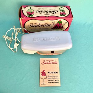 1950´´s . Batidora de helados con caja original y manual de uso. Marca sumbean. No la probamos. 29.5 cm x 13 cm x 8.5 cm. - imagen 3