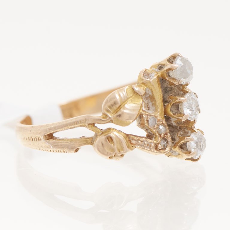 Anillo de oro con diamantes - imagen 2