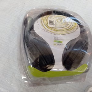 Cuatro auriculares diferentes, en sus estuches original. - imagen 4