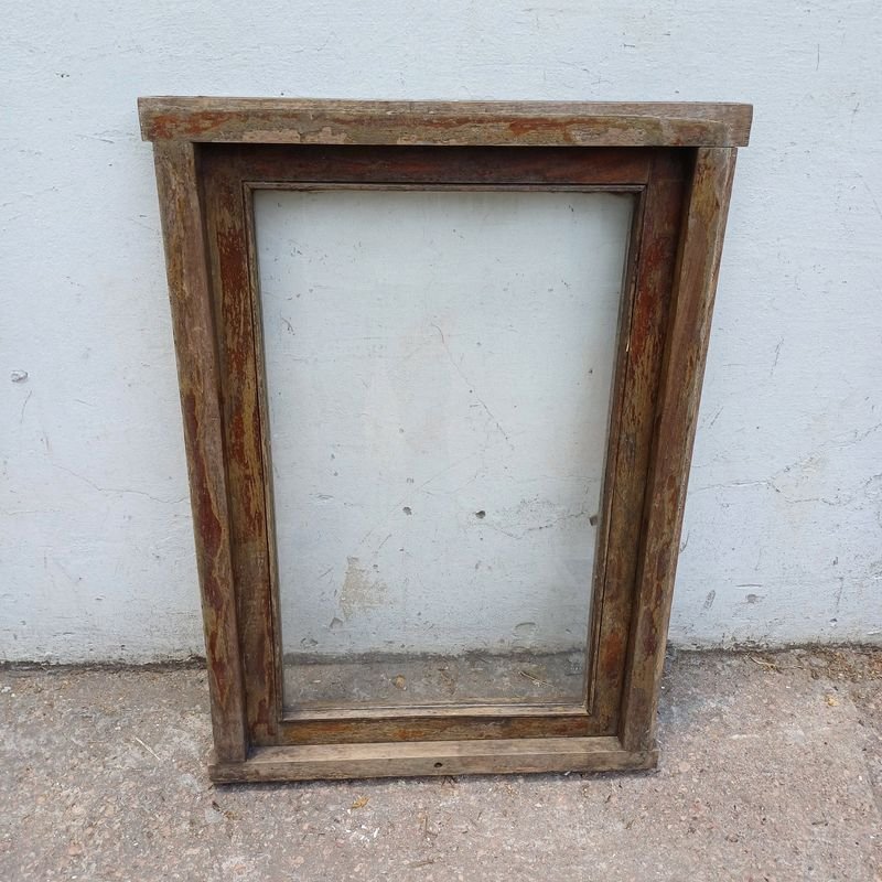 Lote siguiente: Ventana de madera con marco y espejo