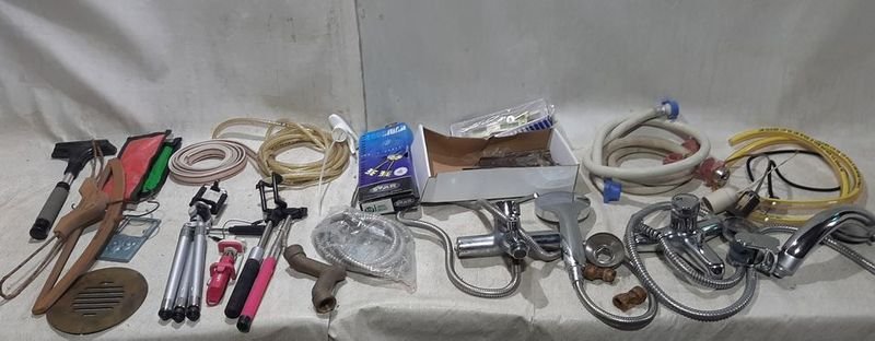 Lote siguiente: Accesorios de Plomería en Buena Condición