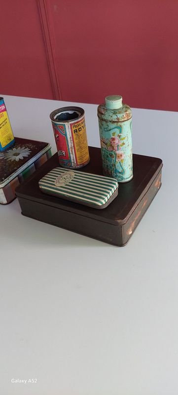 Latas de conserva y objetos varios - imagen 4