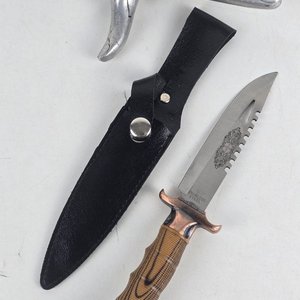 Lote anterior: Cuchillo de Caza con Brújula en el Mango y Funda de Cuero