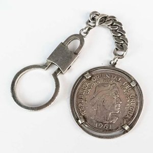Lote anterior: Llavero con Moneda de Plata de Uruguay - 10 Pesos 1961