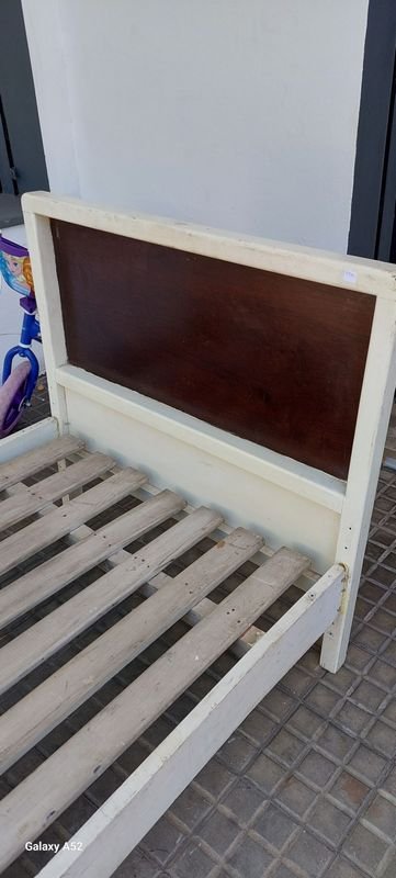Cama de caja vieja en buen estado - imagen 3