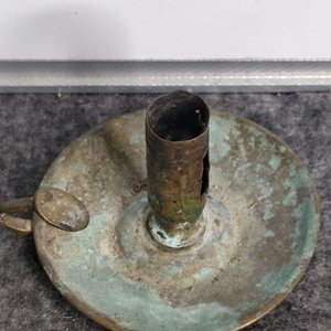 Portavelas de Bronce y Dos Pastilleros Metálicos - imagen 2
