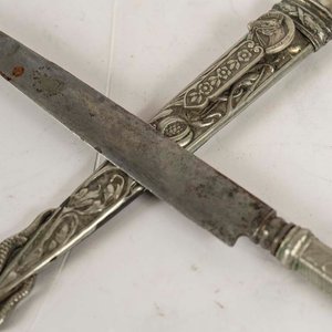 Cuchillo Solingen con Vaina y Mango de Metal Labrado - imagen 2