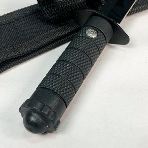 Cuchilla Columbia Negra con Hoja Dentada de 10 cm y Funda de Tela - imagen 4