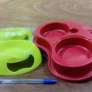 Lote Comederos Nuevos Para Mascotas: 2 Verdes Individuales y 3 Rojos Dobles - imagen 2