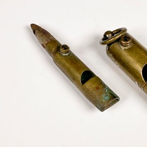 Dos Silbatos Antiguos de Bronce, Uno Estilo Policía - imagen 4