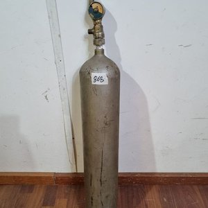Lote siguiente: Cilindro de CO2 Industrial con Manómetro y Válvula - Altura 93cm