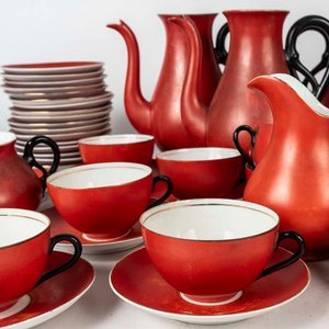 60 Piezas de porcelana color rojo y negro. Faltan todas las tapas. Color con desgaste, uno con detalles Medidas: 9.5x6 - imagen 3