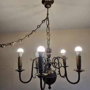 Lote siguiente: Araña de Techo Colonial Antigua en Hierro Forjado y Bronce con 5 Luces