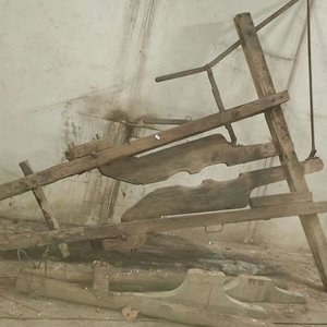 Antiguo Cepo de Madera para Ganado - imagen 3