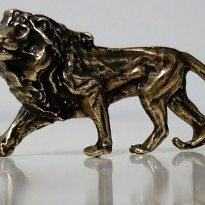 Lote siguiente: Figura Miniatura León de Bronce