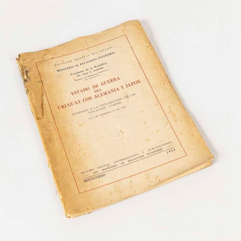 Lote siguiente: Estado de Guerra del Uruguay con Alemania y Japón, 1945