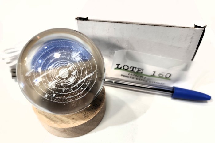 Luz Veladora LED con Esfera de Vidrio y Base de Madera - imagen 3
